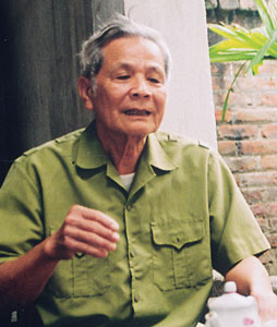 Người công nhân lái máy xúc làm theo lời Bác