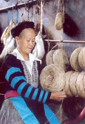 Lanh - biểu tượng tình yêu và khát vọng của phụ nữ Mông